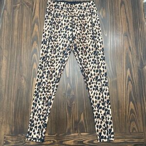 Like New Victoria’s Secret Cheetah Leggings Size 8 Women 27” Workout Pants